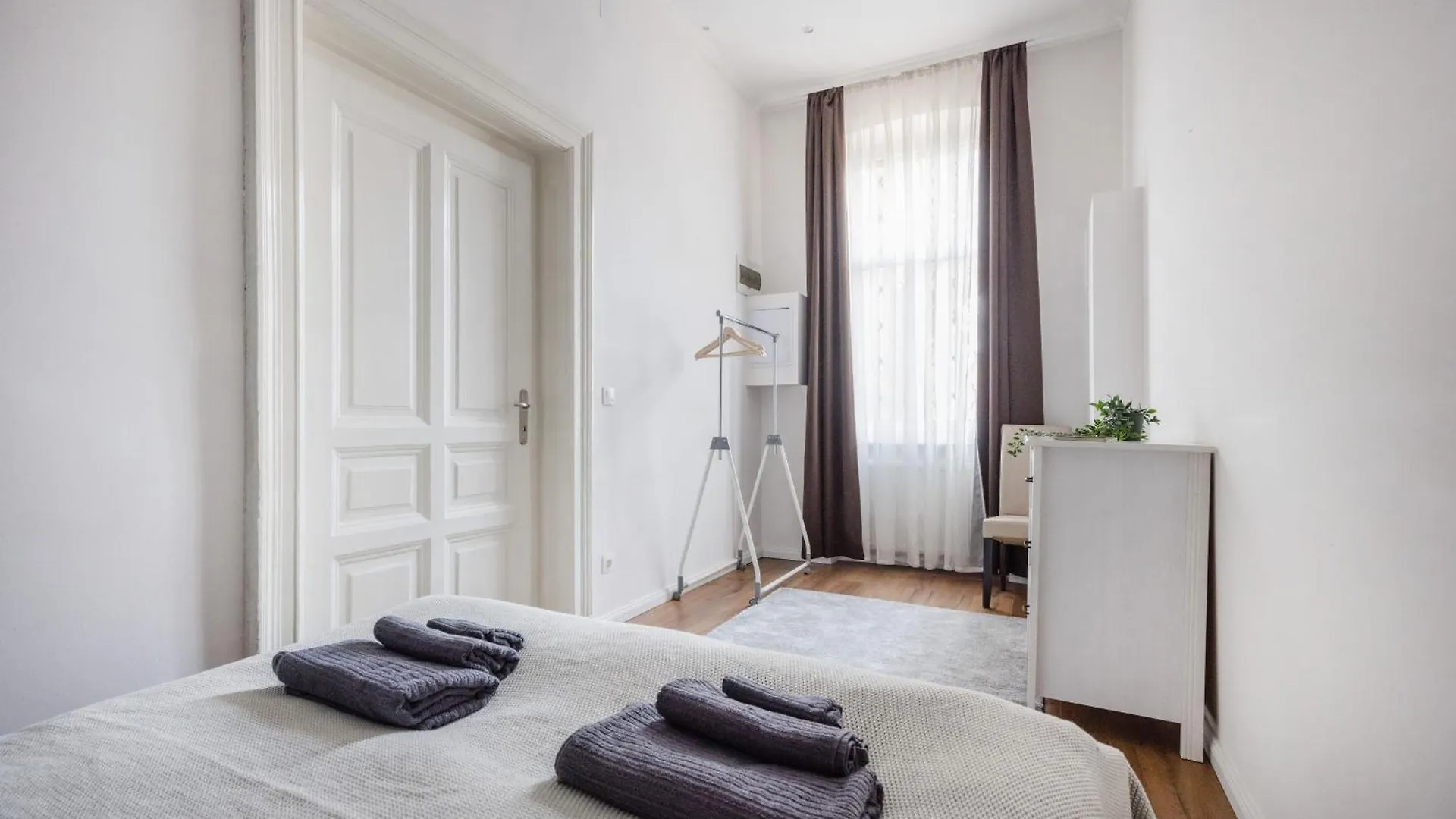 Budapest Films Apartment 0*,